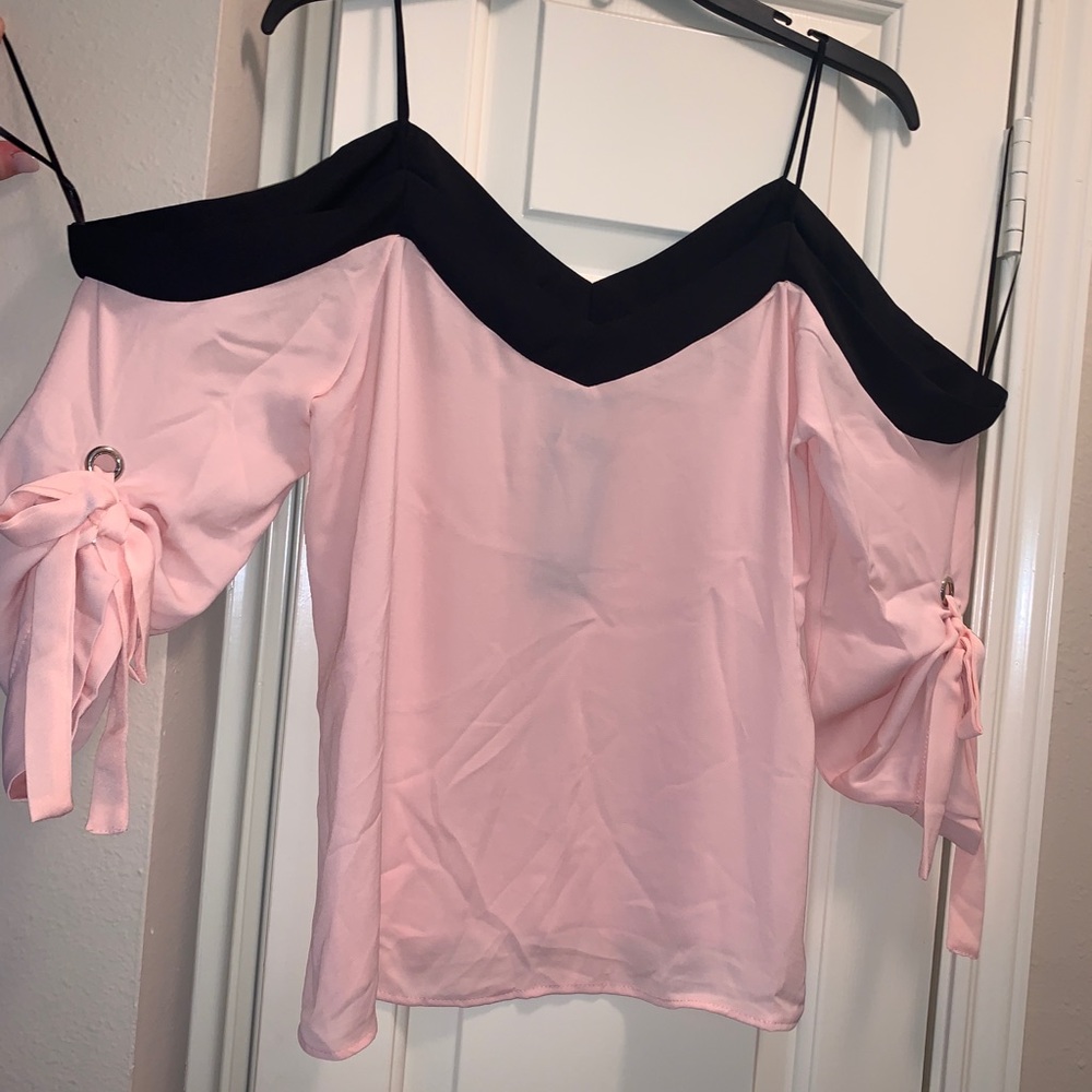 Nasty Gal - Cold shoulder blouse black/pink